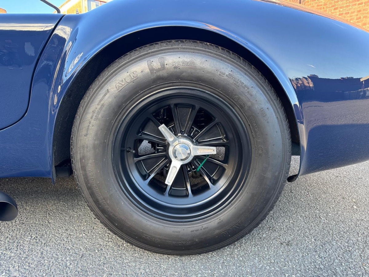 AC Cobra 289 FIA 6.4/390 Edelbrock 450cv - Restauré