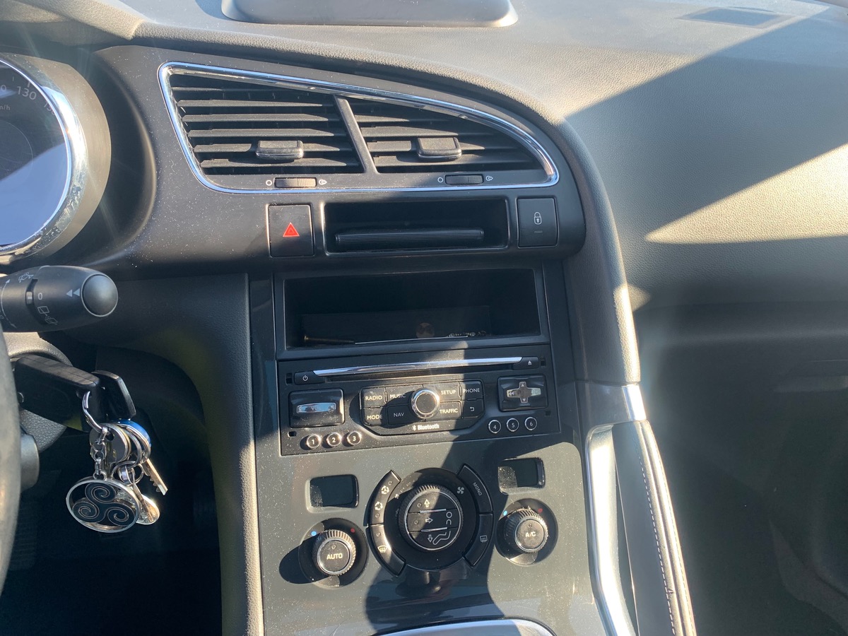 Peugeot 3008 115 ch | ACTIVE | GPS | Radar stationnement arriére | Toit Panoramique | Bluetooth