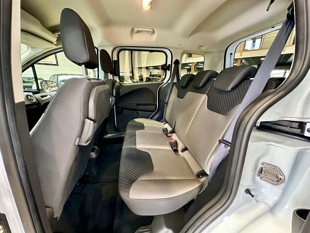 Ford Tourneo Courier (2) 1.5 TDCi 100 Titanium BVM6 + Attelage h