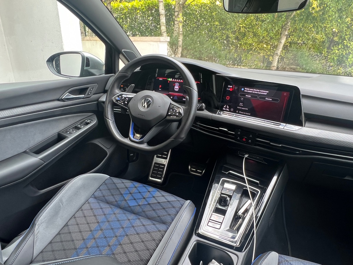 Volkswagen Golf VIII R 2.0 TSI 320 4Motion DSG7