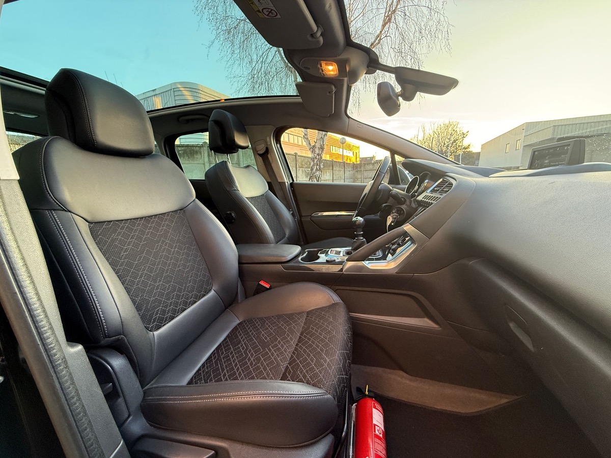 Peugeot 3008 1.6 e-HDI 115 CV allure en 4X carte bleu