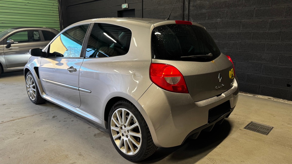 RENAULT Clio III RS