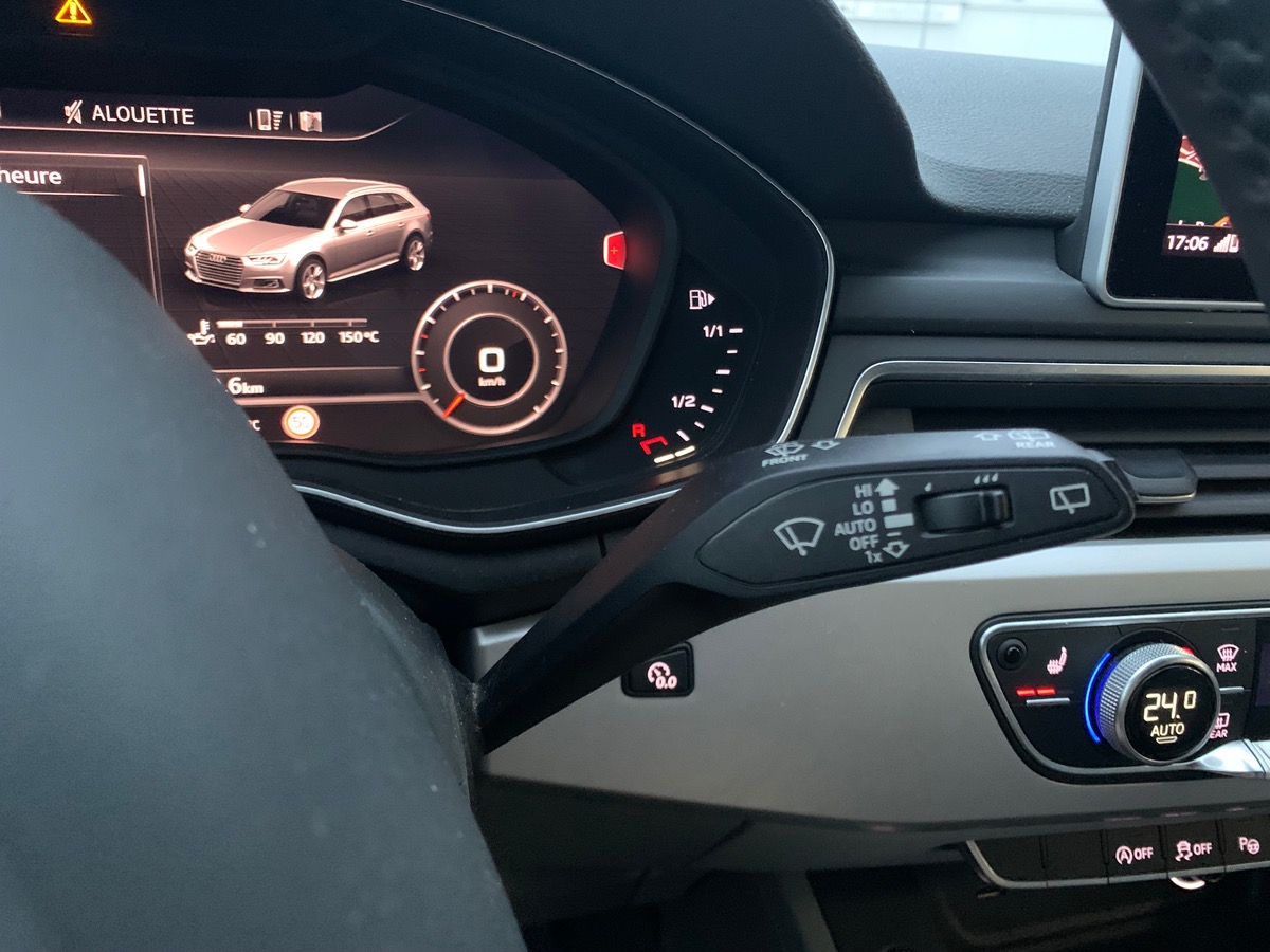 Audi A4 Avant 150 ch | Caméra 360° | Virtual cockpit |  Attelage amovible | Sièges chauffants