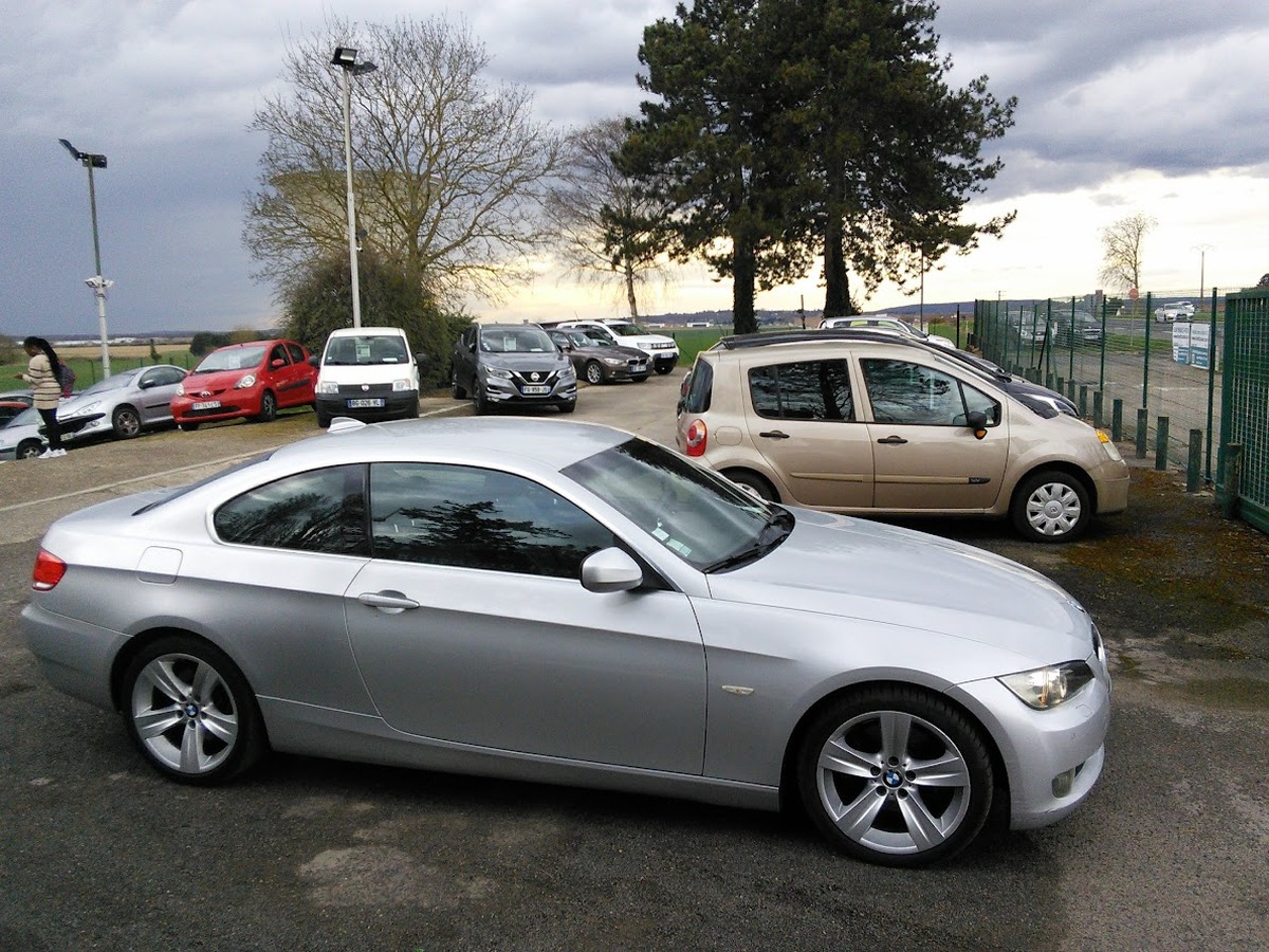 Bmw Série 3 325d 2.0  bva 197 CV sport design Origine française