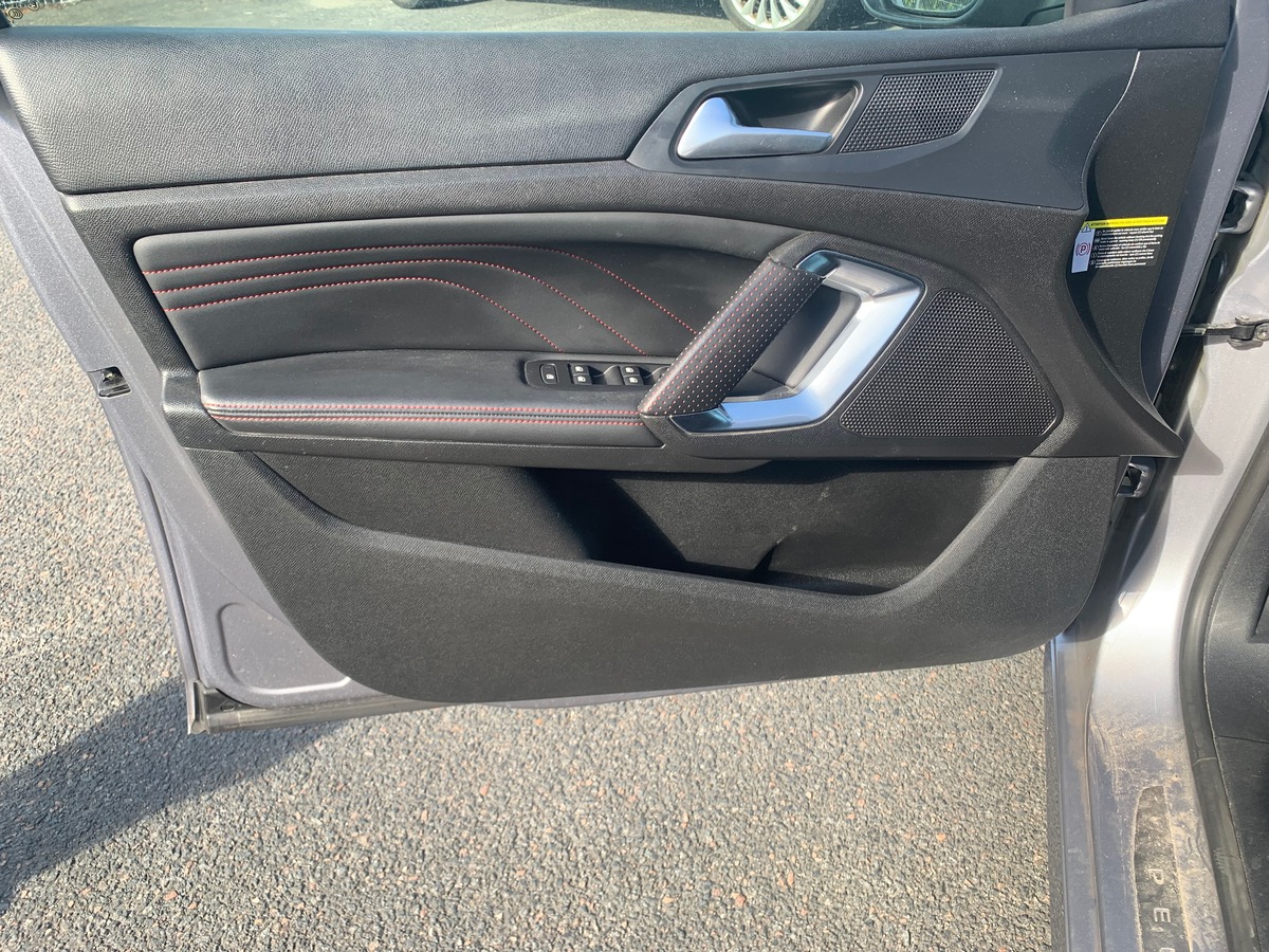 Peugeot 308 130 ch | GT Line | Toit panoramique | Apple car play | Avertisseur angles morts | Radars