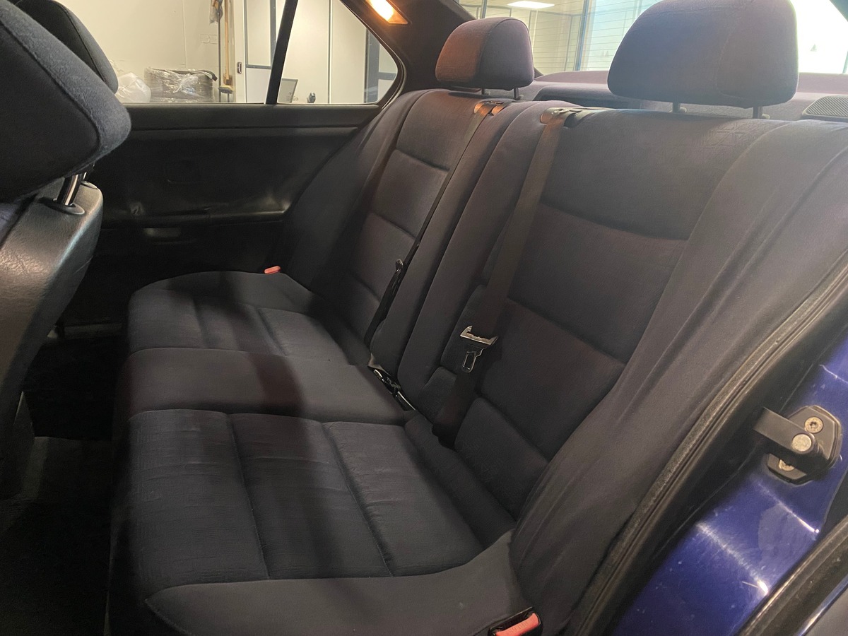 Bmw Série 3 E36 328i Berline Pack M individuel 193cv Toit Ouvrant