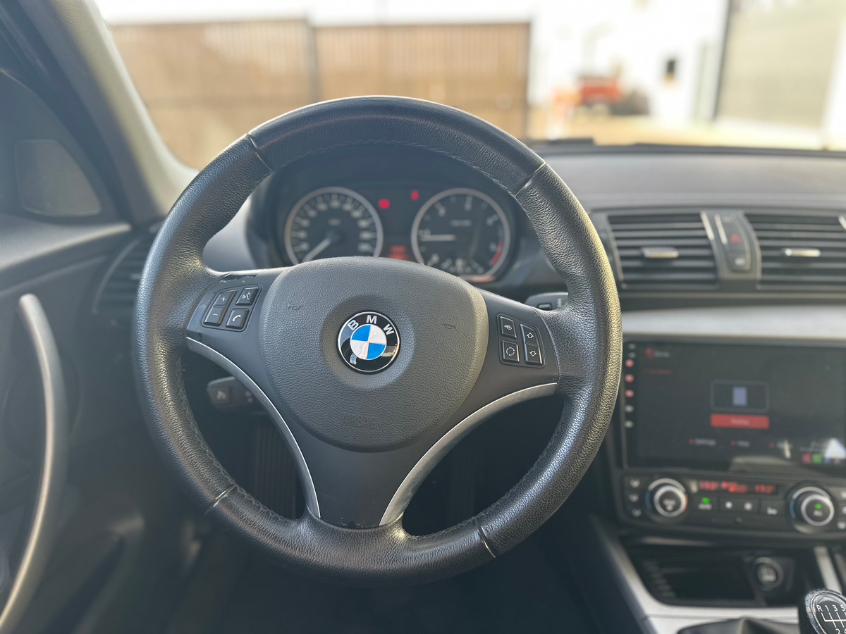 Bmw Série 1 LCI 118d 2.0 d 143 cv CLIMATISATION AUTO - CAMERA DE RECUL - CARPLAY