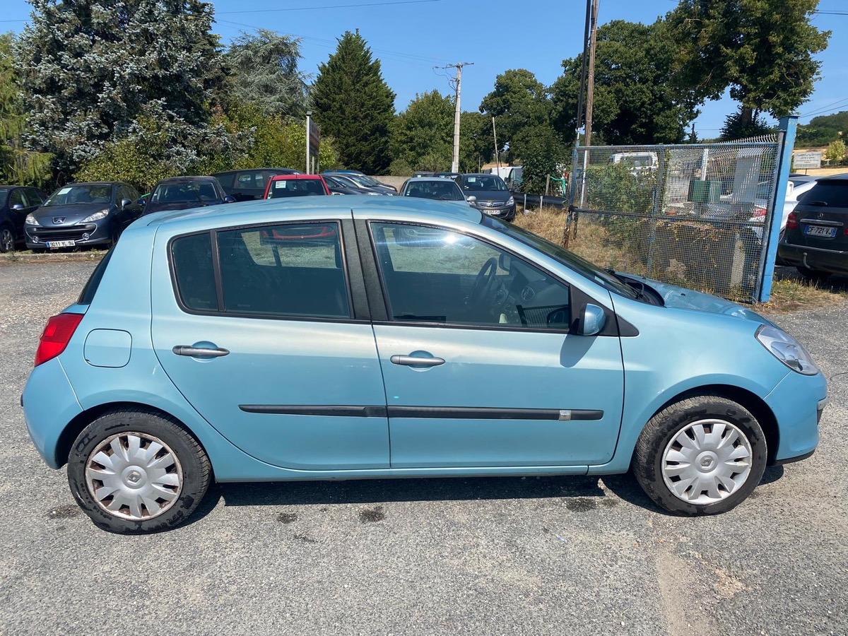 RENAULT Clio III 1.6 16v 110cv boite auto 172000km