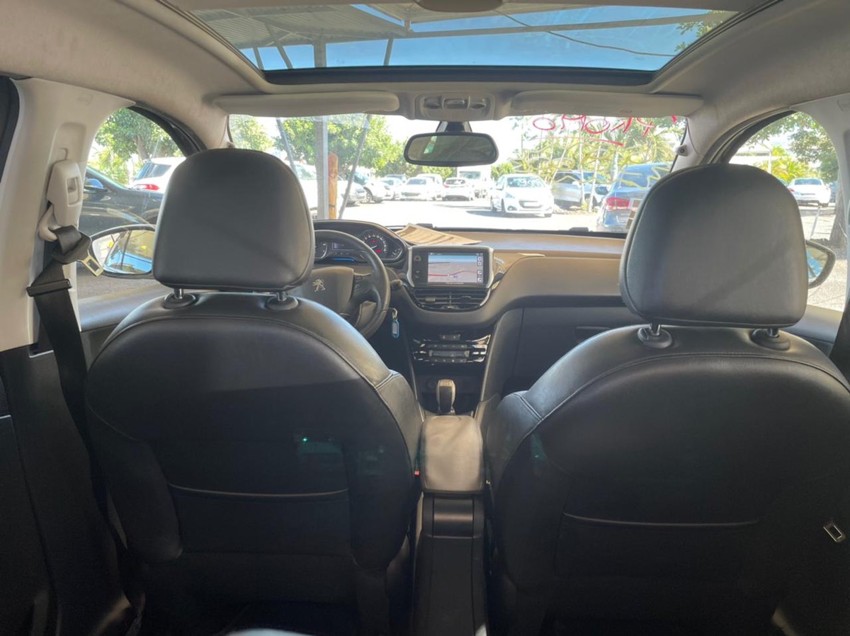 Peugeot 208 1.6 vti 120