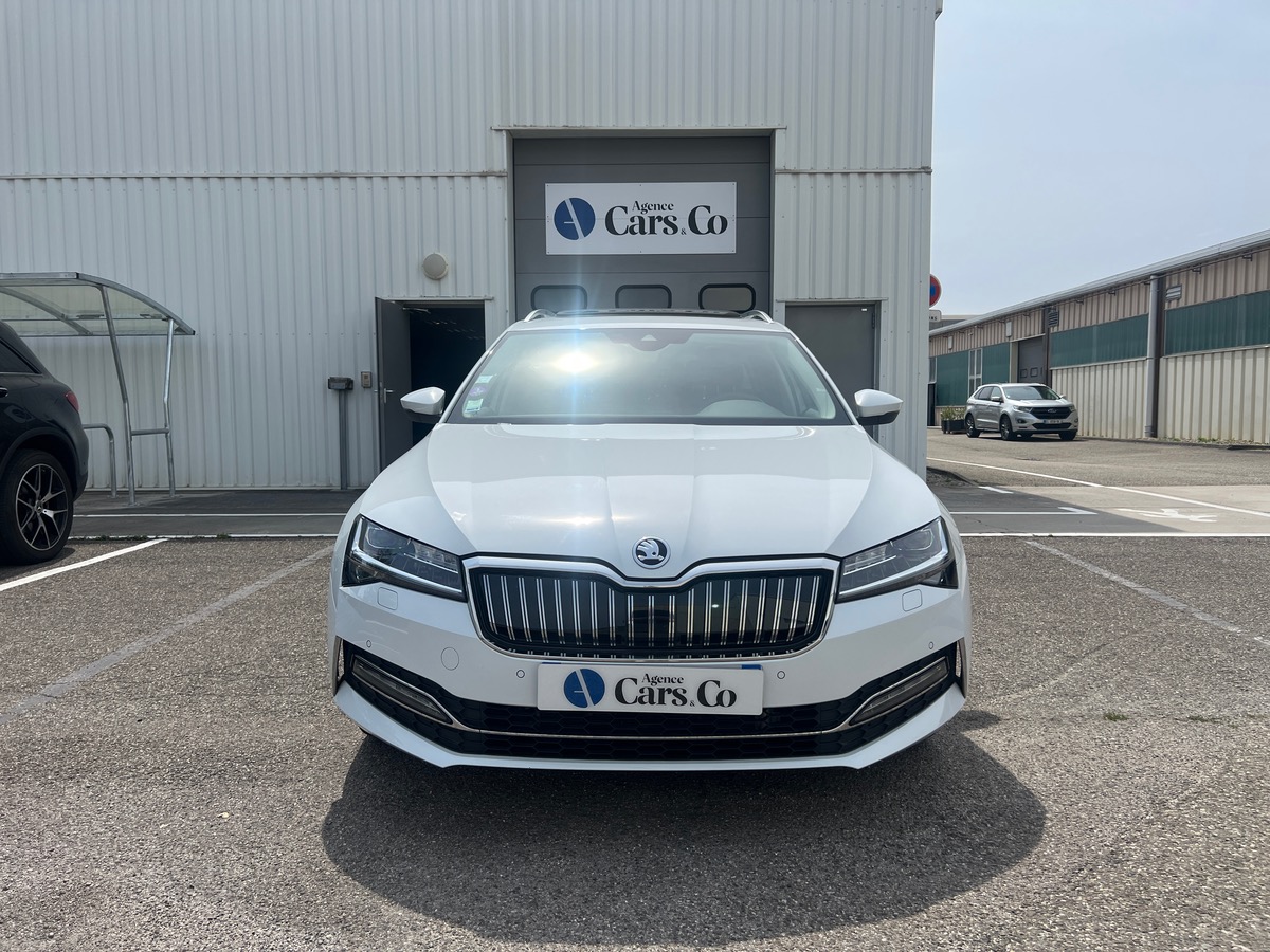 Skoda Superb Combi 1,4L TSI PHEV 218 LAURINE & KLEMENT, SUIVI COMPLET SKODA, 4 PNEUS COMPLETS  HIVER