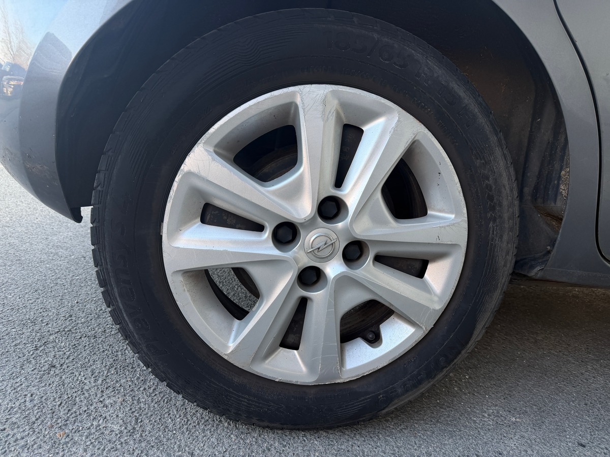 Opel Corsa Edition 5 Portes 1.4 i 16V 90 cv