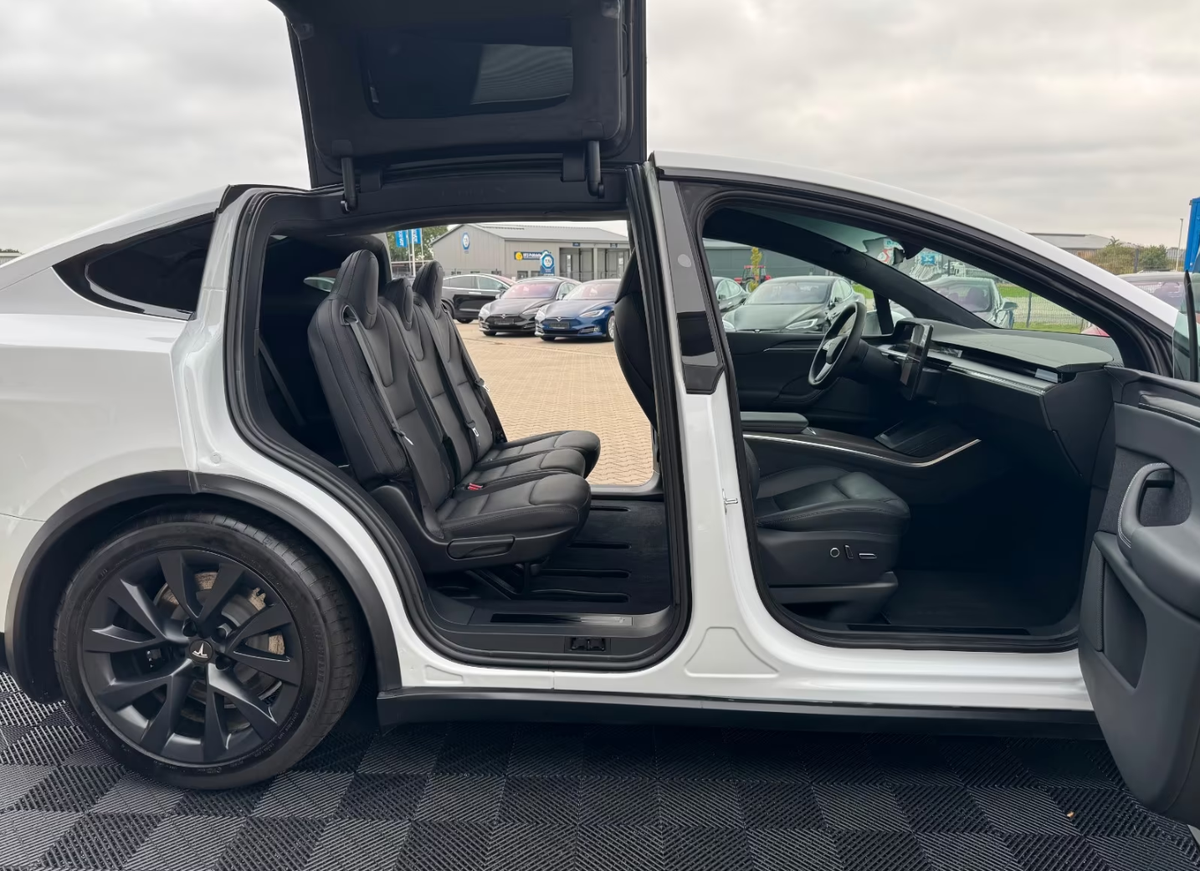 Tesla Model X Dual Motor Palladium/7 places/Pilote Automatique Amélioré/Attelage/TVA