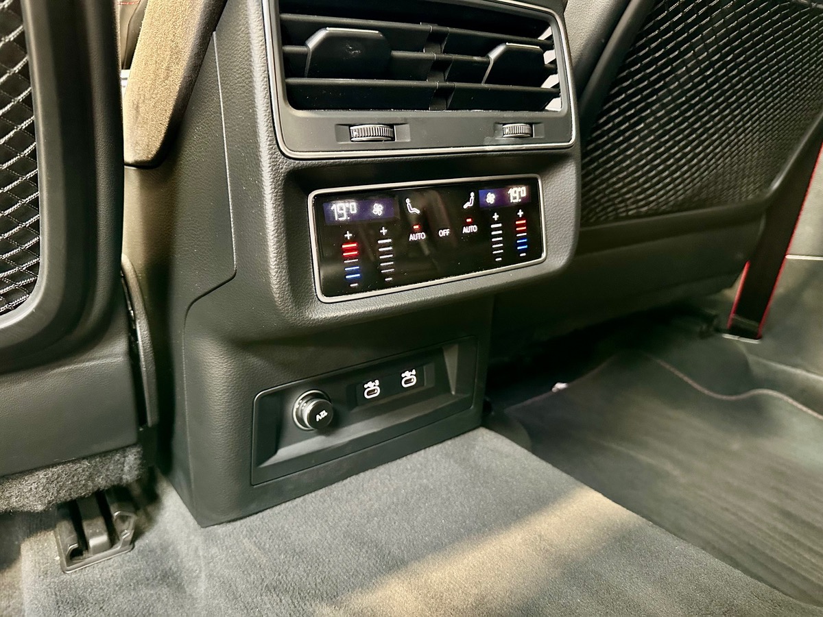 Audi RS Q8 4.0 TFSI 600 Quattro Tiptronic 8 Français u