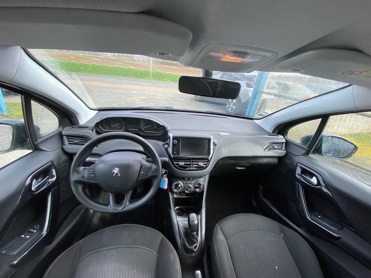 Peugeot 208 1.6 hdi 100cv 1ere main bon état général 