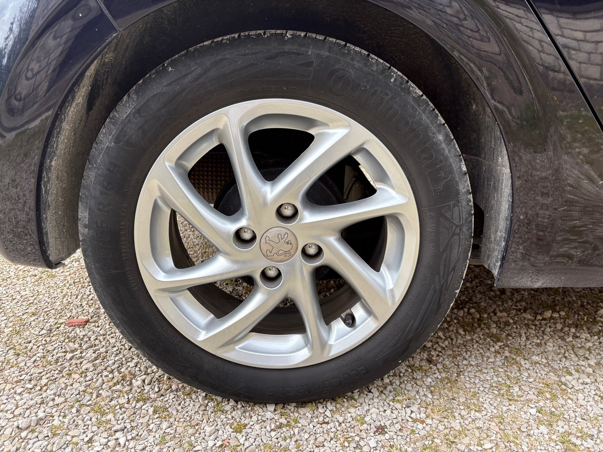 Peugeot 208 VTI - 82CH - STYLE - DISTRIBUTION OK