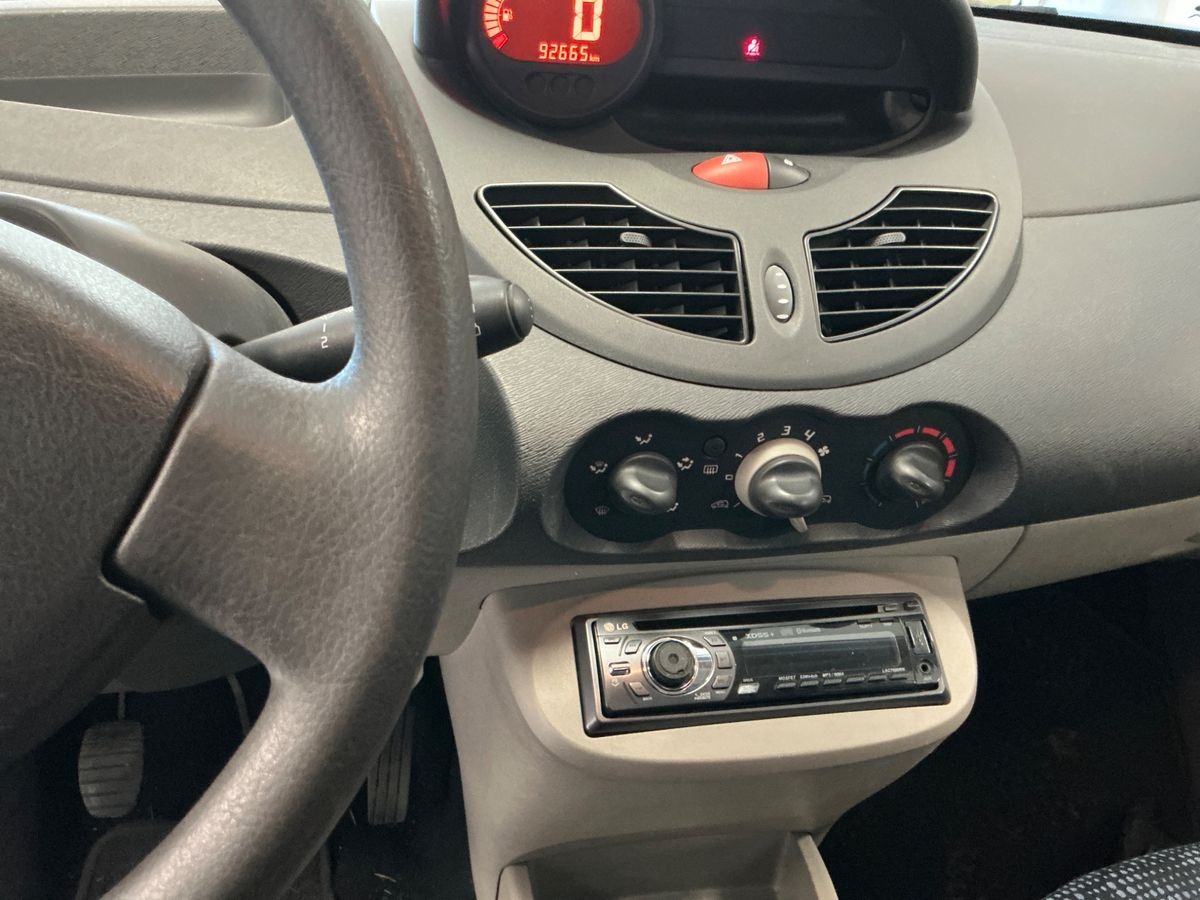 RENAULT Twingo 1.2 75 CV Authentique