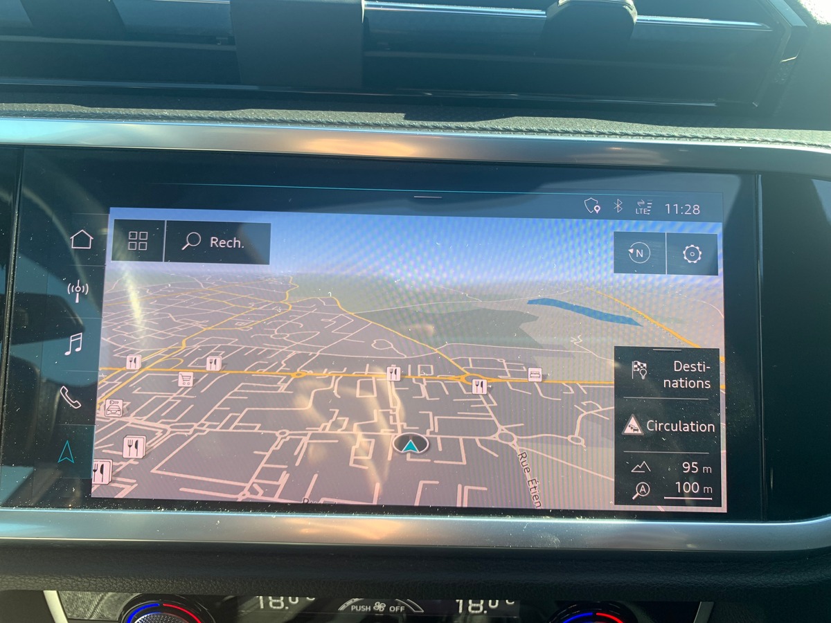 Audi Q3 150 ch | S line | Toit ouvrant | Caméra de recul | Apple car play | Attelage | Régulateur