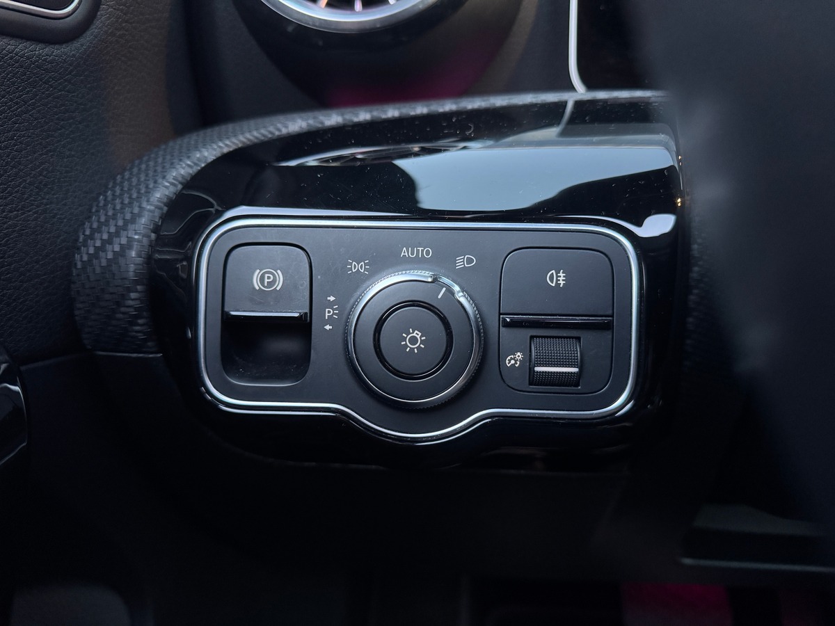 Mercedes-Benz Classe A 180 d 1.5 d 7G-DCT 116 cv Boîte auto Sièges Chaufants/ Electriques