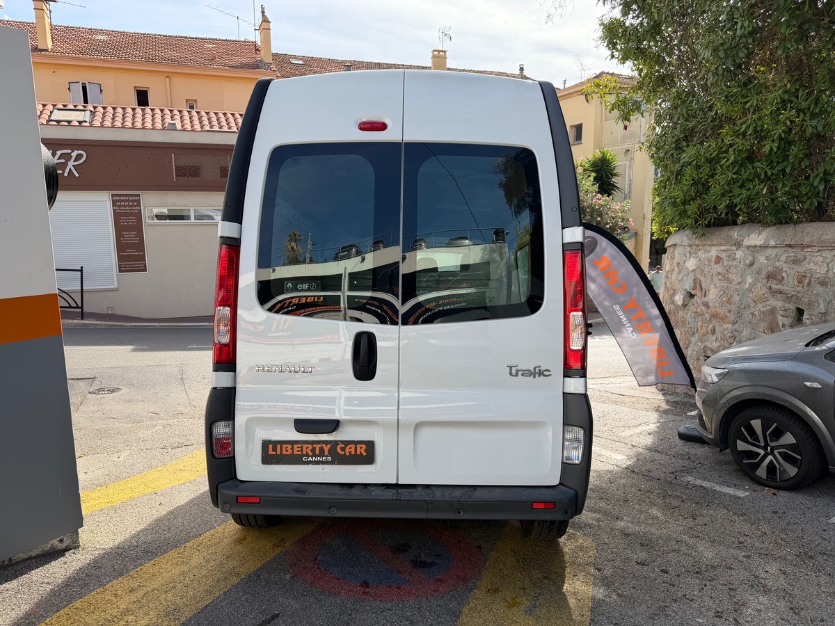RENAULT Trafic 2.0 dCi 115 CV Fourgon Phase 2 L1H1 / Clim / Radar