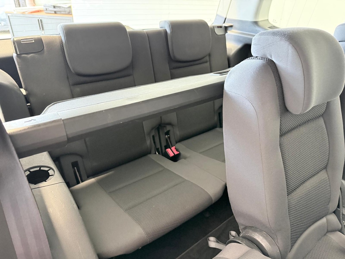 Volkswagen Touran 1.6 TDI 105  TRENDLINE 7 PLACES  PREMIERE MAIN