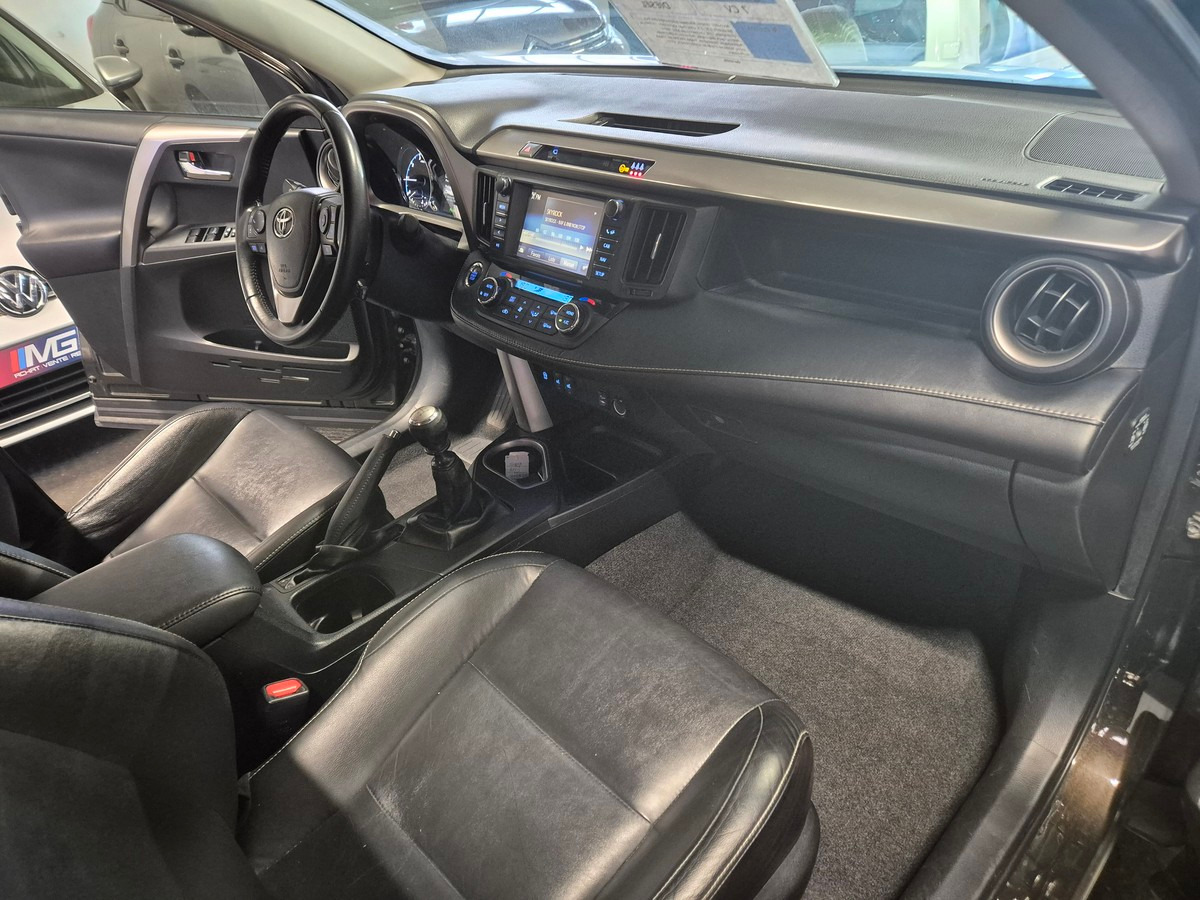 Toyota RAV4 2.0 D4D 2WD 143CV PACK LOUNGE Bien équipé (en préparation)