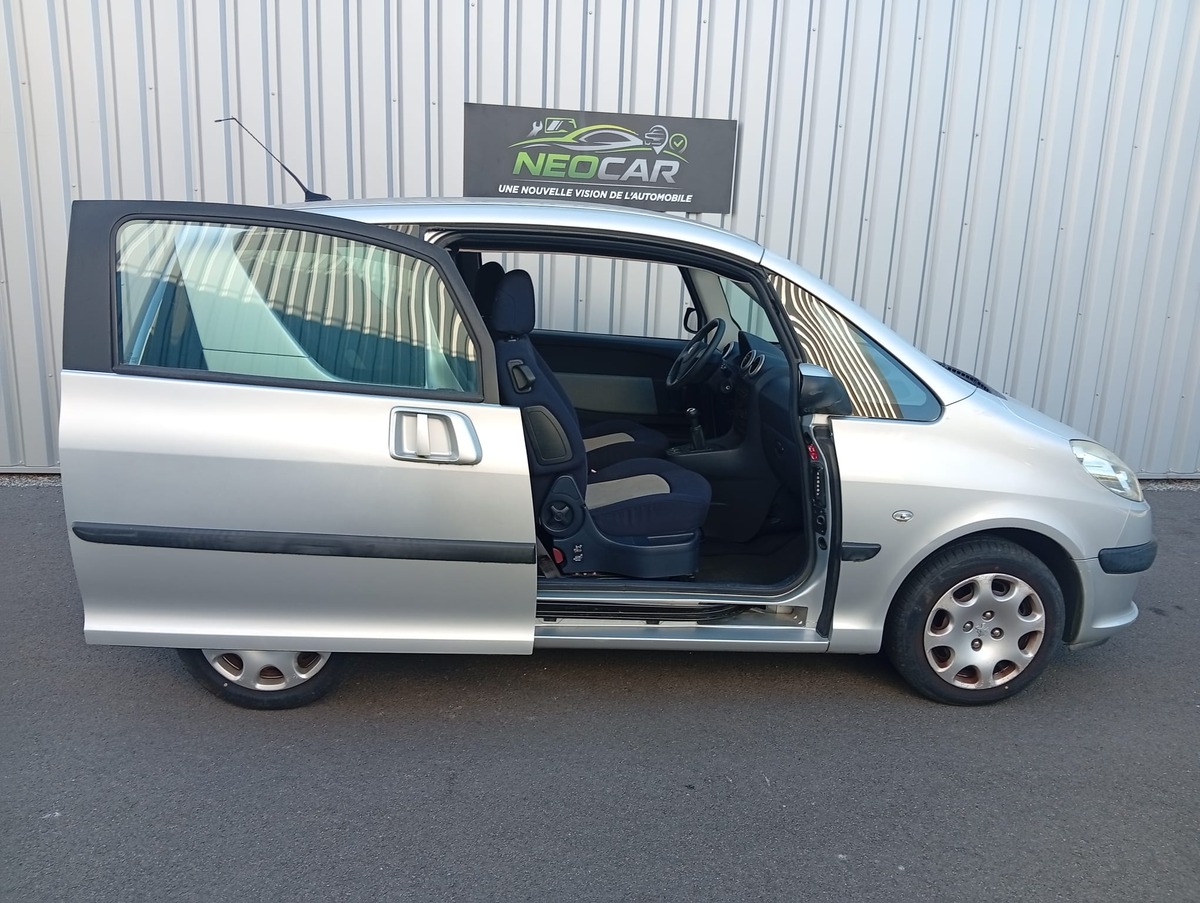 Peugeot 1007 1.4 16v Finition Sporty  "Révision et Distribution Neuves"