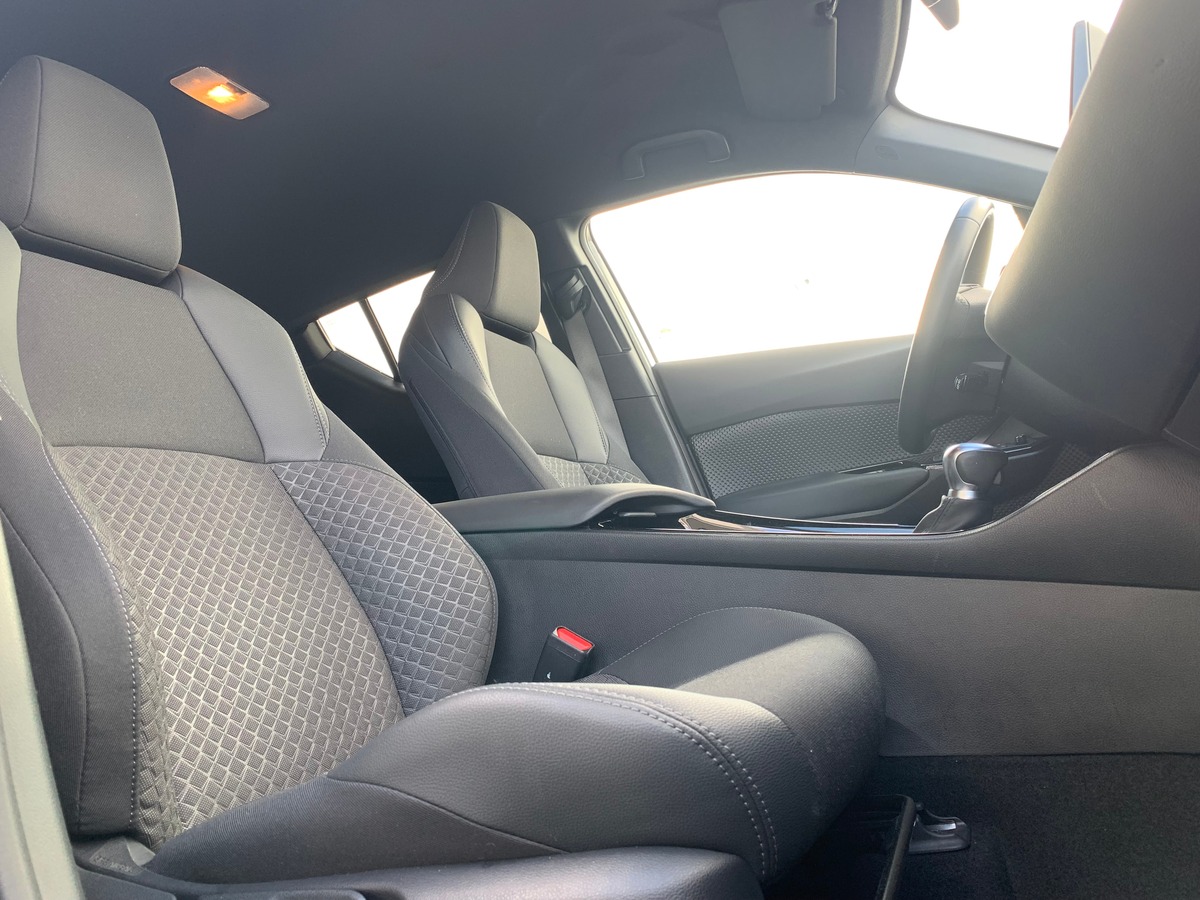 Toyota C-HR 184 ch | Attelage | GPS | Radio JBL | Caméra recul | Radar stationnement arriére, avant