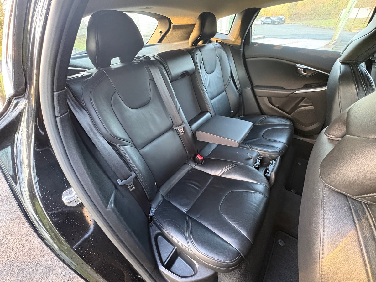 Volvo V40 D2 SUMMUM - 115CH - ENTRETIEN COMPLET