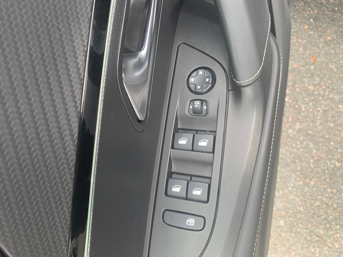Peugeot 2008 GT | Caméra de recul | Phares avant LED | Reconnaissance panneaux de signalisation