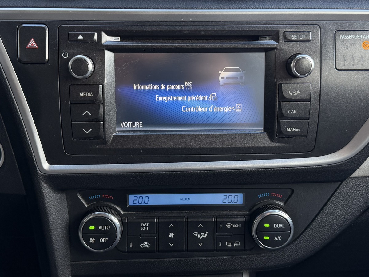 Toyota Auris II HYBRIDE 136H STYLE - 1ére main / Entretien 100% Toyota / Toit Panoramique