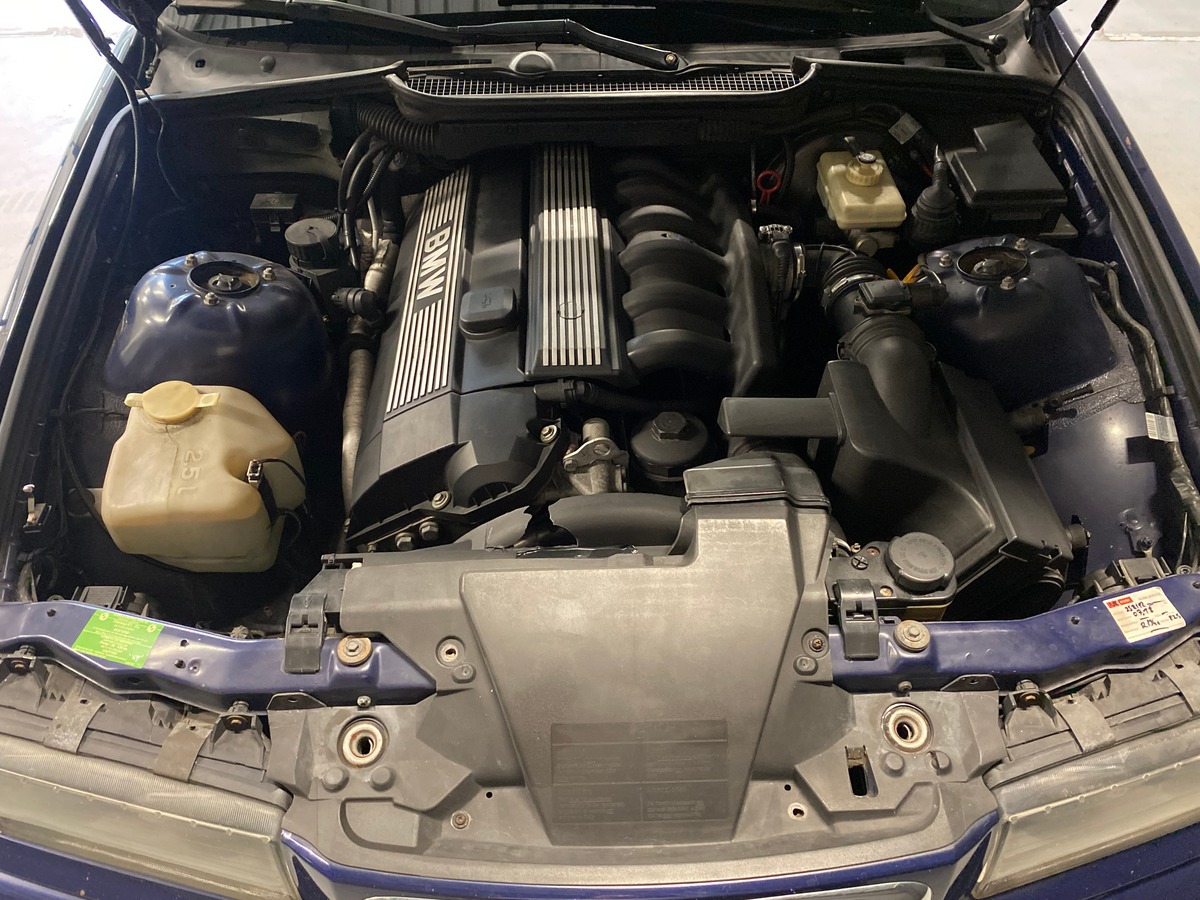 Bmw Série 3 E36 328i Berline Pack M individuel 193cv Toit Ouvrant