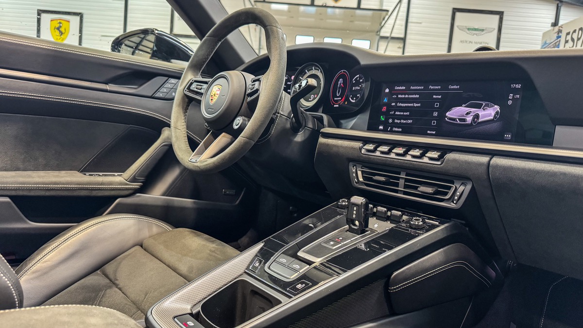 Porsche 911 992 TARGA 4 GTS