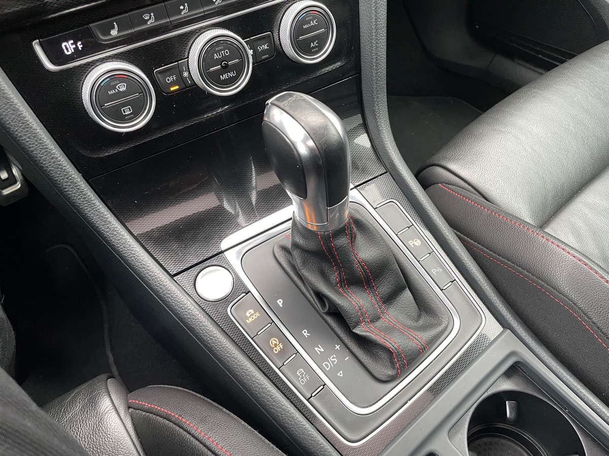 Volkswagen Golf GTI 230