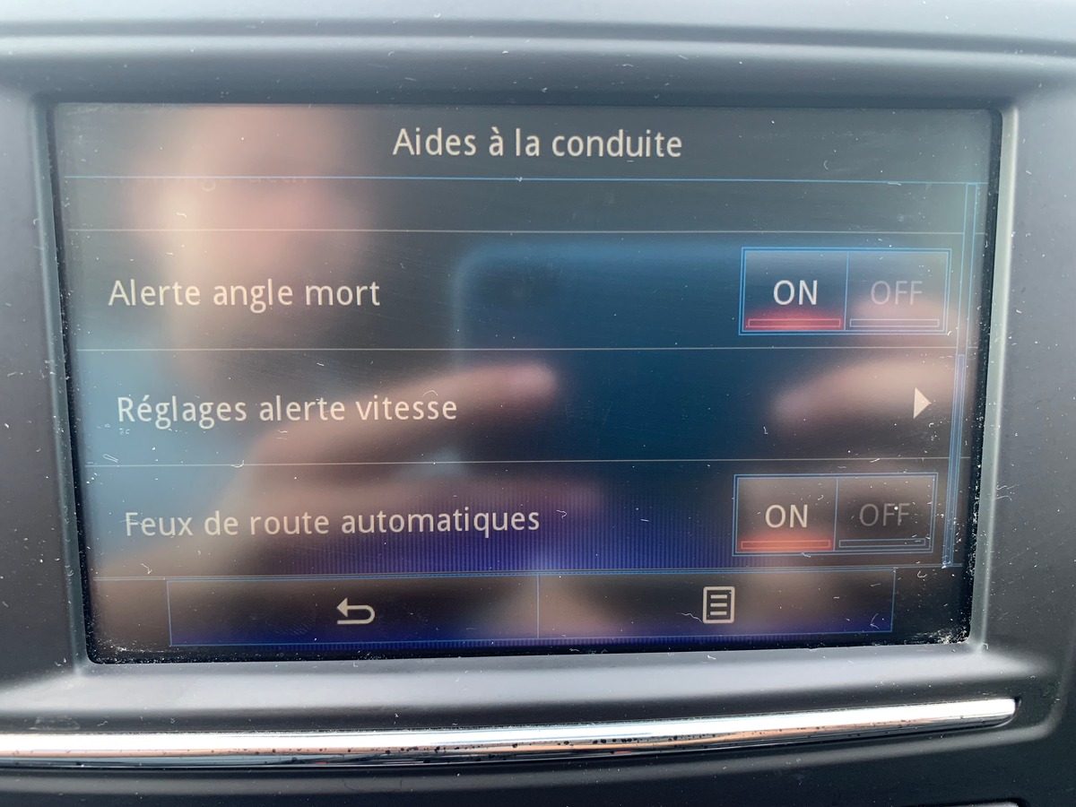 RENAULT Kadjar 130 | Intens | Caméra recul | Régulateur vitesse | Attelage amovible | Roue secours