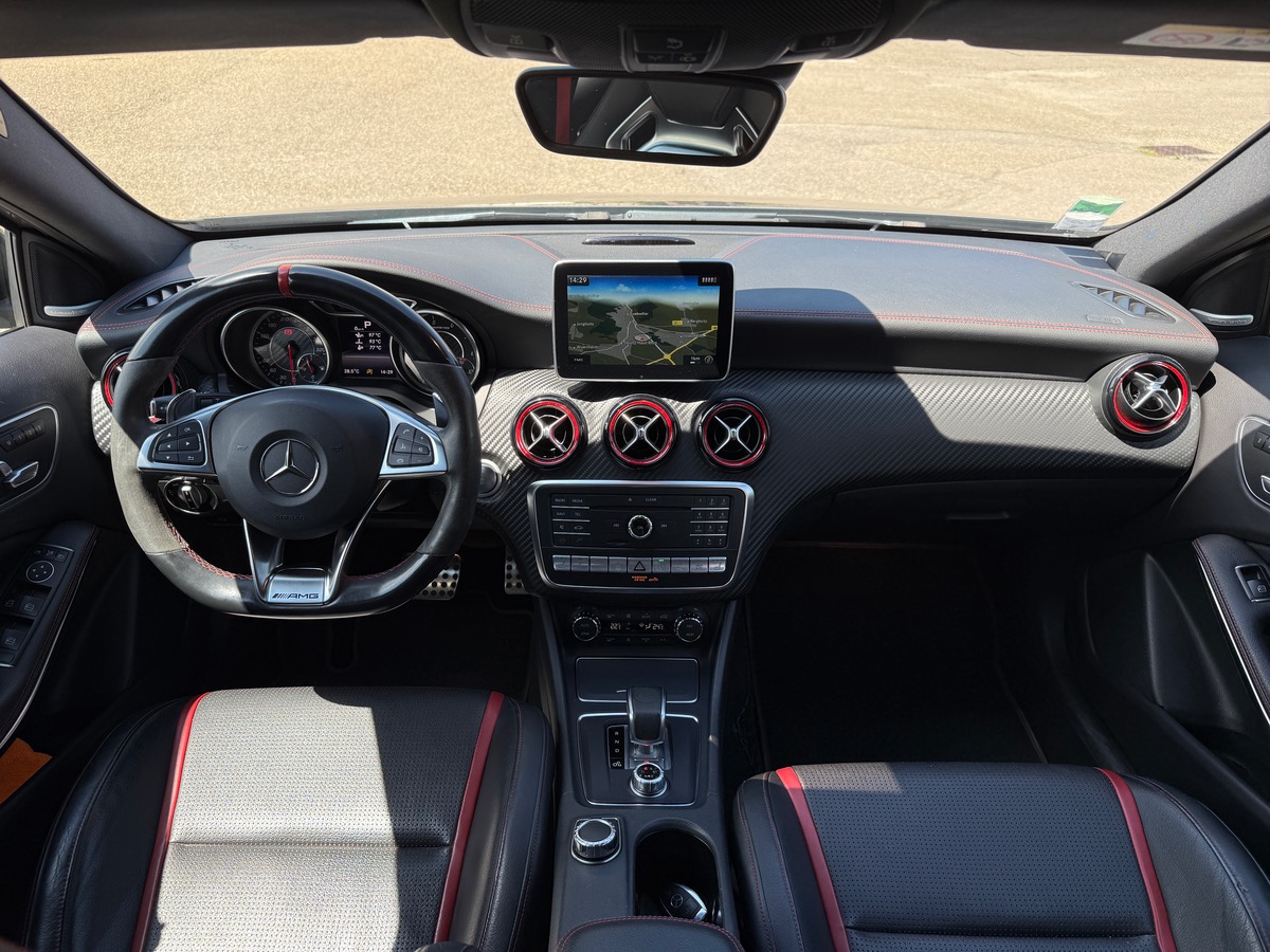 Mercedes-Benz A 45 AMG 4MATIC 2.0L 381cv 7G-DCT, Échappement performance, Suspension pilotée