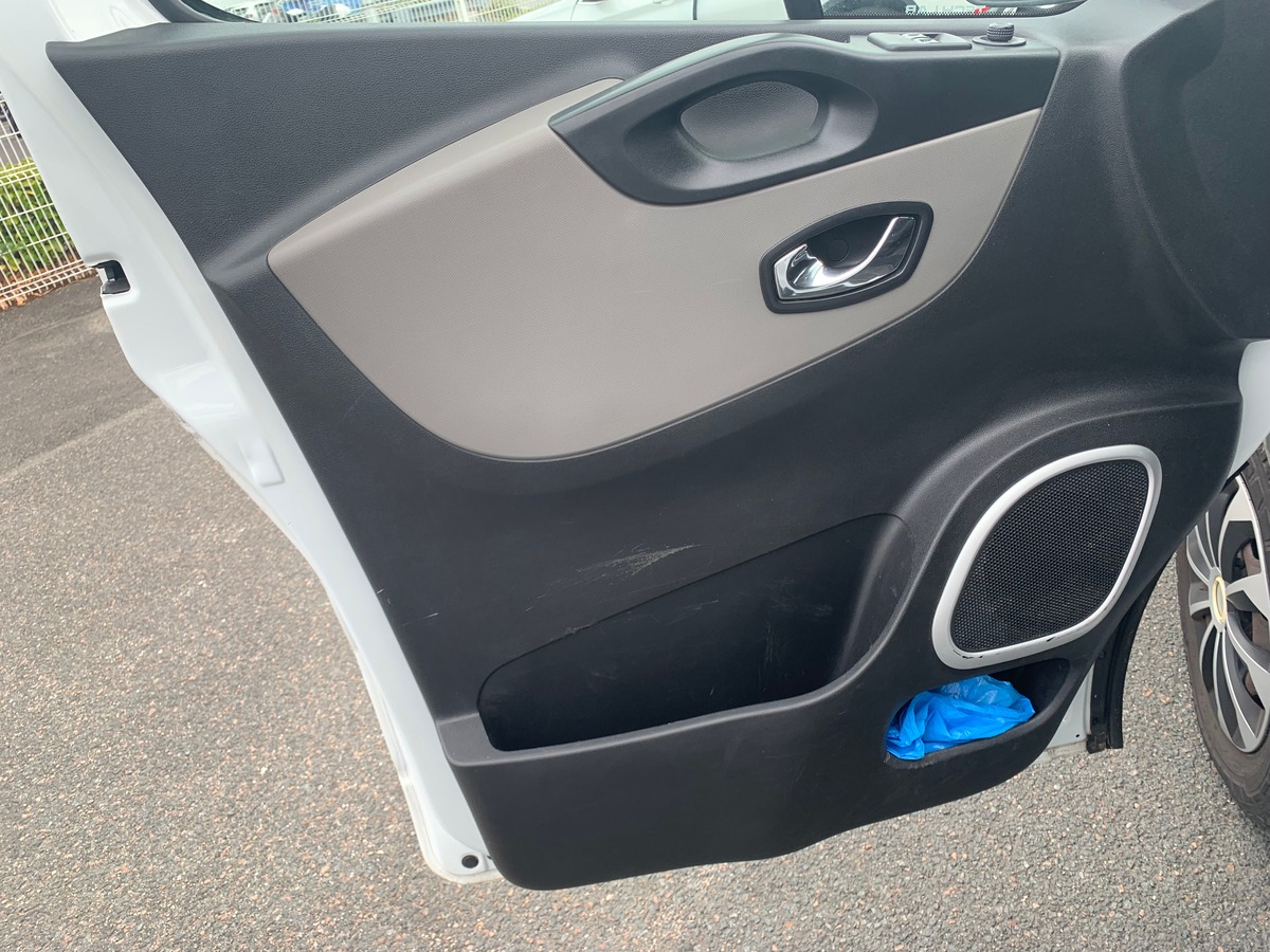 RENAULT Trafic 95 chevaux | 3 Places | Régulateur de vitesse | GPS | Climatisation | Bluetooth