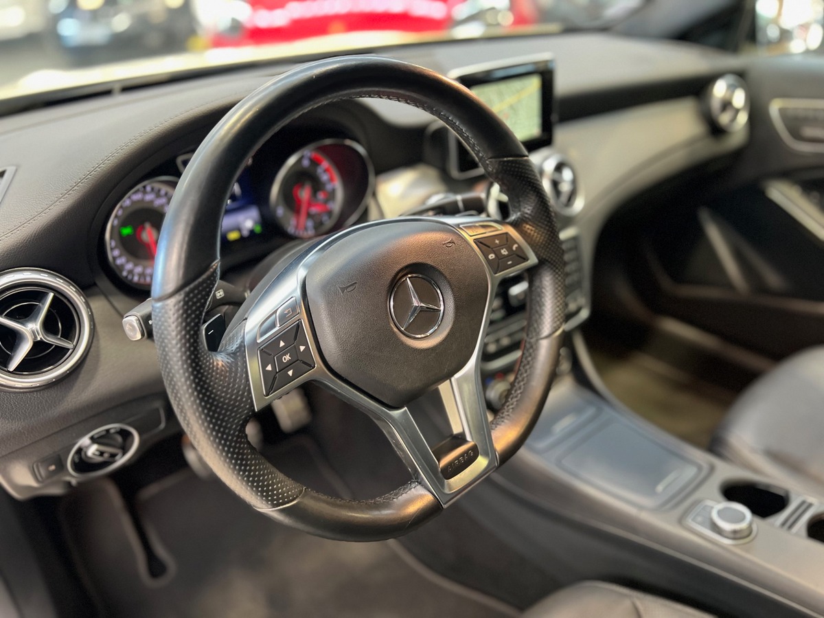 Mercedes-Benz Classe GLA 250 i 211 FASCINATION AMG 4MATIC 7G-DCT