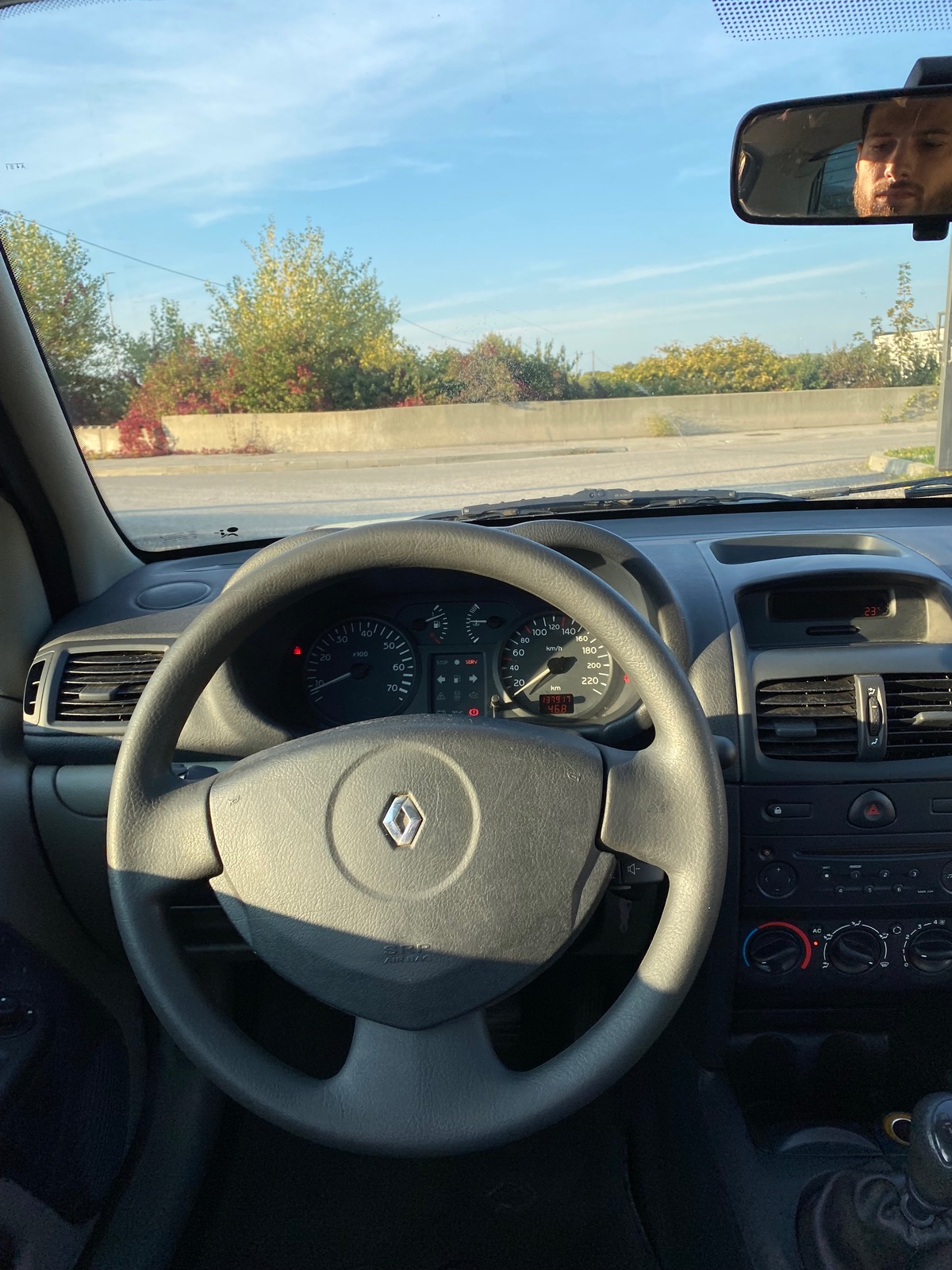 RENAULT Clio II Phase 2 1.4i 100CH DISTRIB NEUVE TRES BONNE ÉTAT