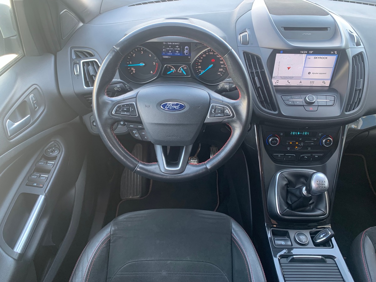 Ford Kuga 120 chevaux | St-Line | Caméra de recul | Attelage | GPS | Coffre assisté électriquement