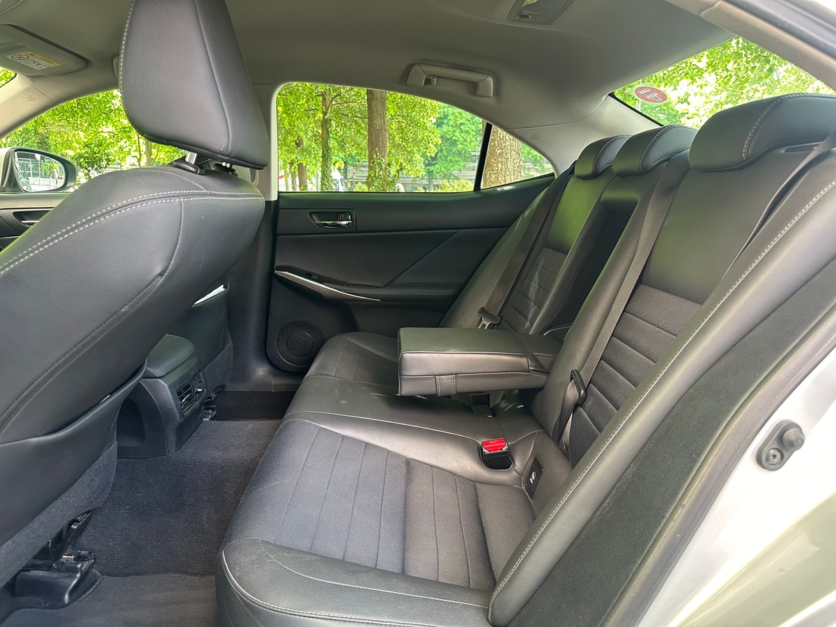 Lexus IS300 H Business E-CVT 181 cv Entretien Lexus