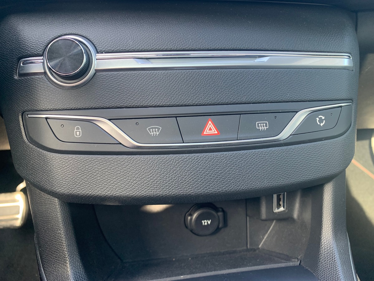 Peugeot 308 130 ch | GT Line | Toit panoramique | Apple car play | Avertisseur angles morts | Radars