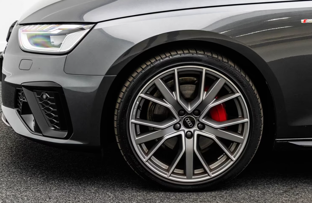 Audi A4 Avant V 40 TFSI 204ch S Line S tronic 7 Attelage Caméra Feux LED matrix