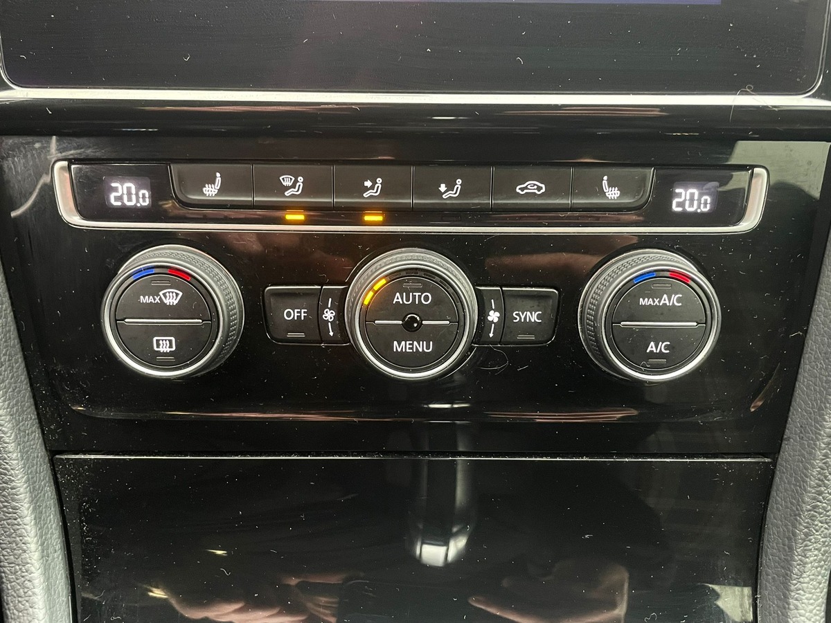 Volkswagen Golf 7.5 GTI PERFORMANCE 2.0 TSI 245  DSG7 5P