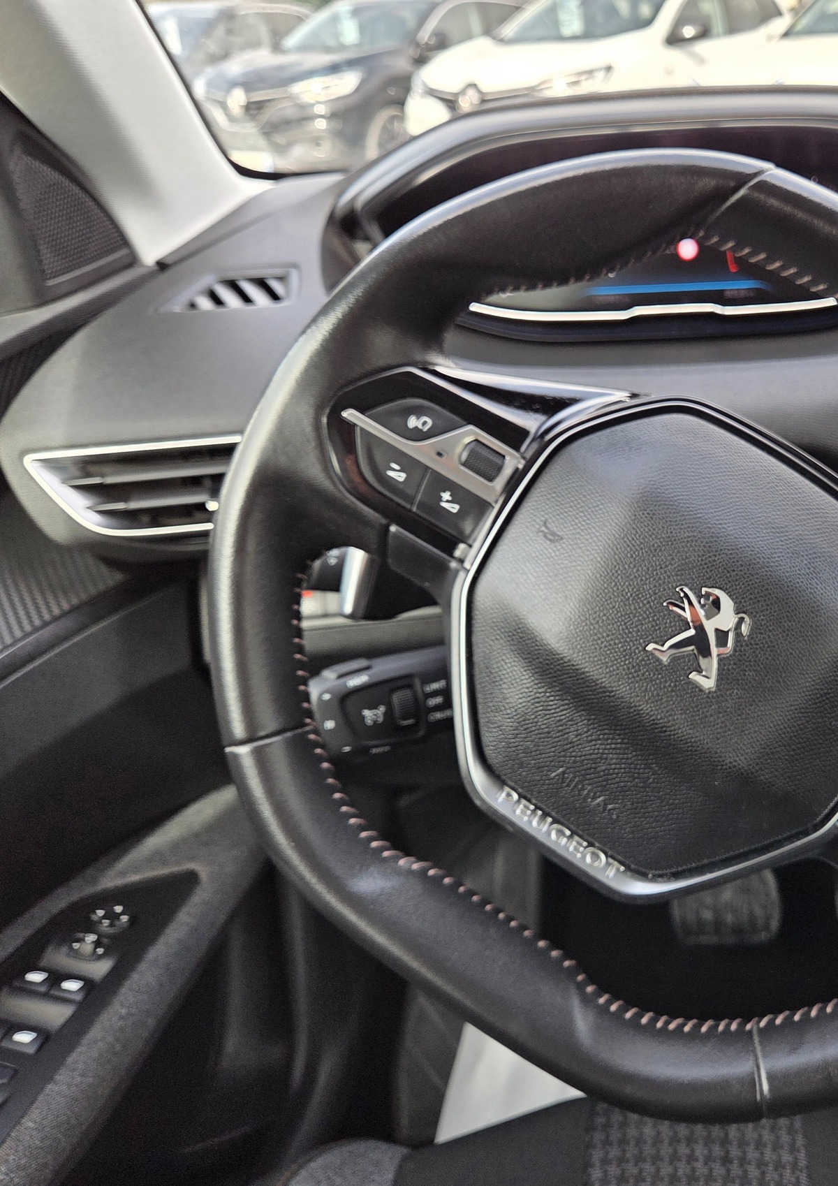 Peugeot 3008 1.5 BHDI 130 CV / 1ERE MAIN / TVA RECUPERABLE