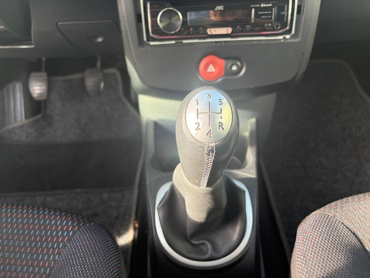 RENAULT Clio III 1.2 75 ch - IDEAL JEUNE PERMIS - CLIMATISATION - BLUETOOTH - PRISE USB