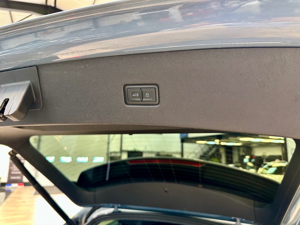 Audi Q8 60 TFSIE 462 Compétition Tiptronic 8 Quattro 1ère Main FR Full Options