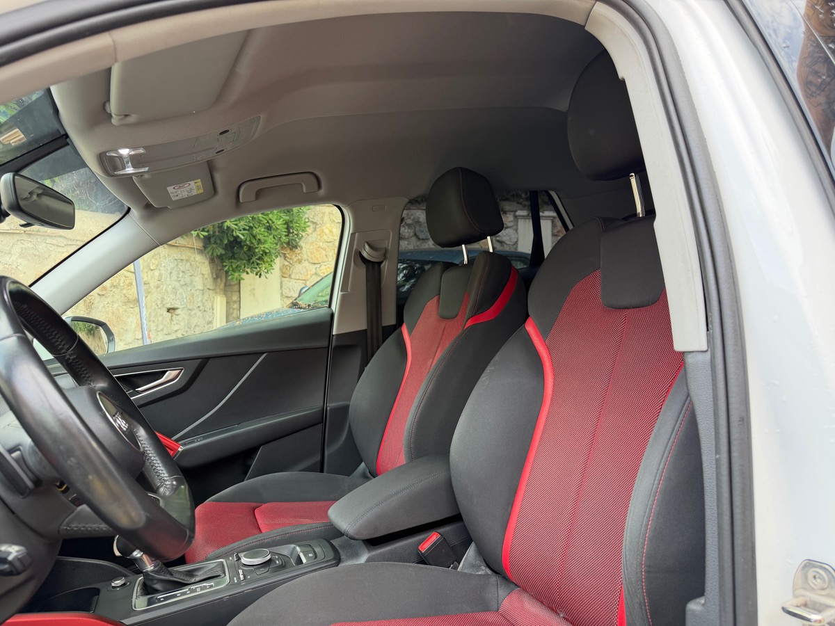 Audi Q2 TFSI 116 CV /  CarPlay / GPS / Boite Auto / Jantes / Sport Design