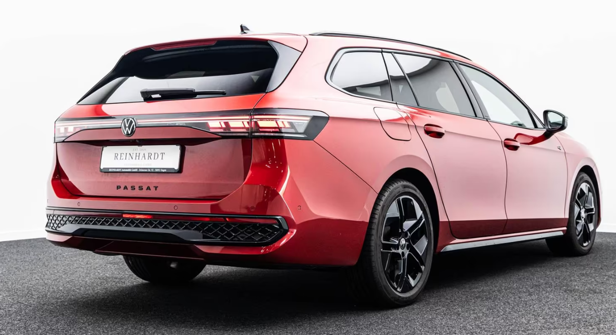 Volkswagen Passat SW VIII 2.0 TDI EVO 200ch R-Line 4Motion DSG7/Chili Red/Attelage/Matrix