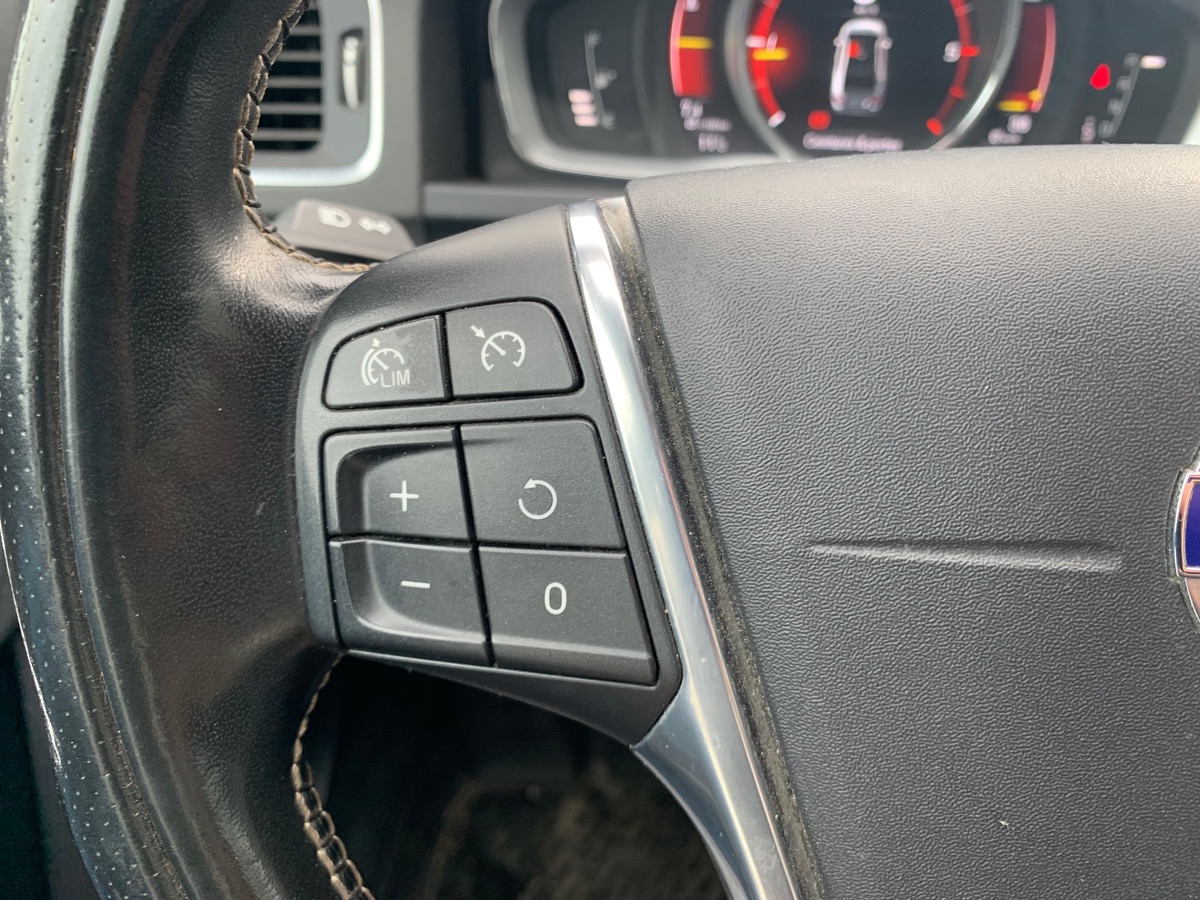 Volvo S60 150 ch | R-design | Attelage amovible | Régulateur vitesse | Radar stationnement arriére