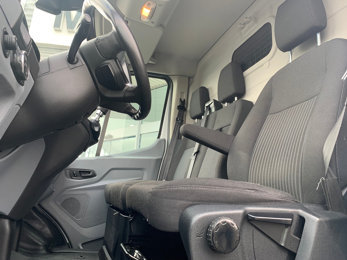 Ford TRANSIT 130 ch | Attelage | Régulateur de vitesse | Bluetooth | Plancher bois et latérale